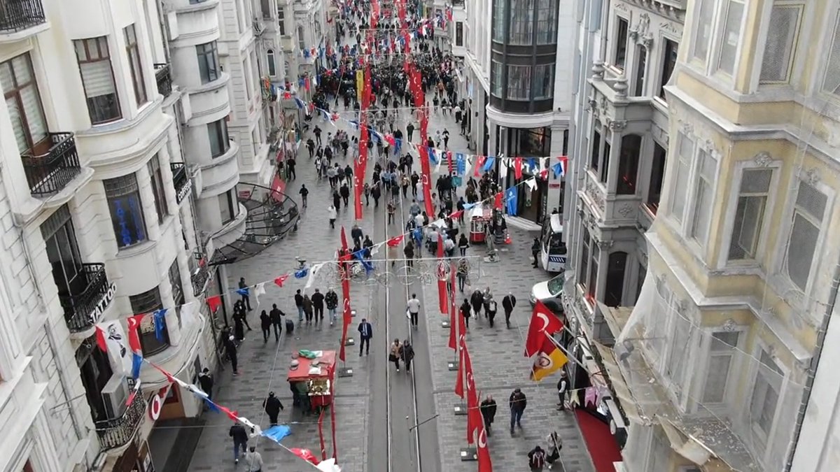 Vali Yerlikaya'dan patlama saatinde İstiklal Caddesi paylaşımı