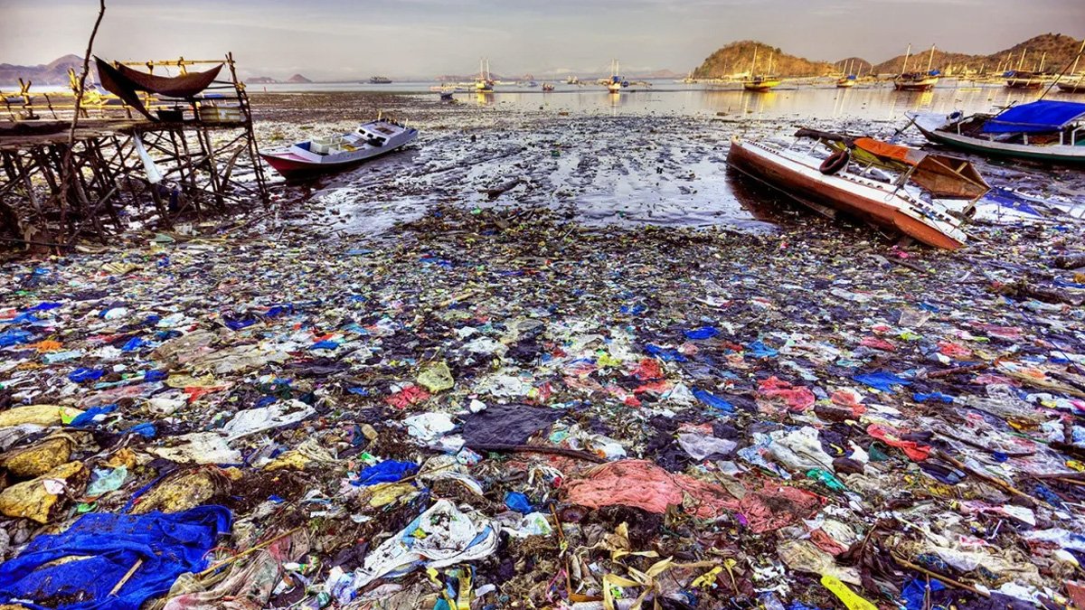 Okyanuslarda balıktan çok plastik olacak