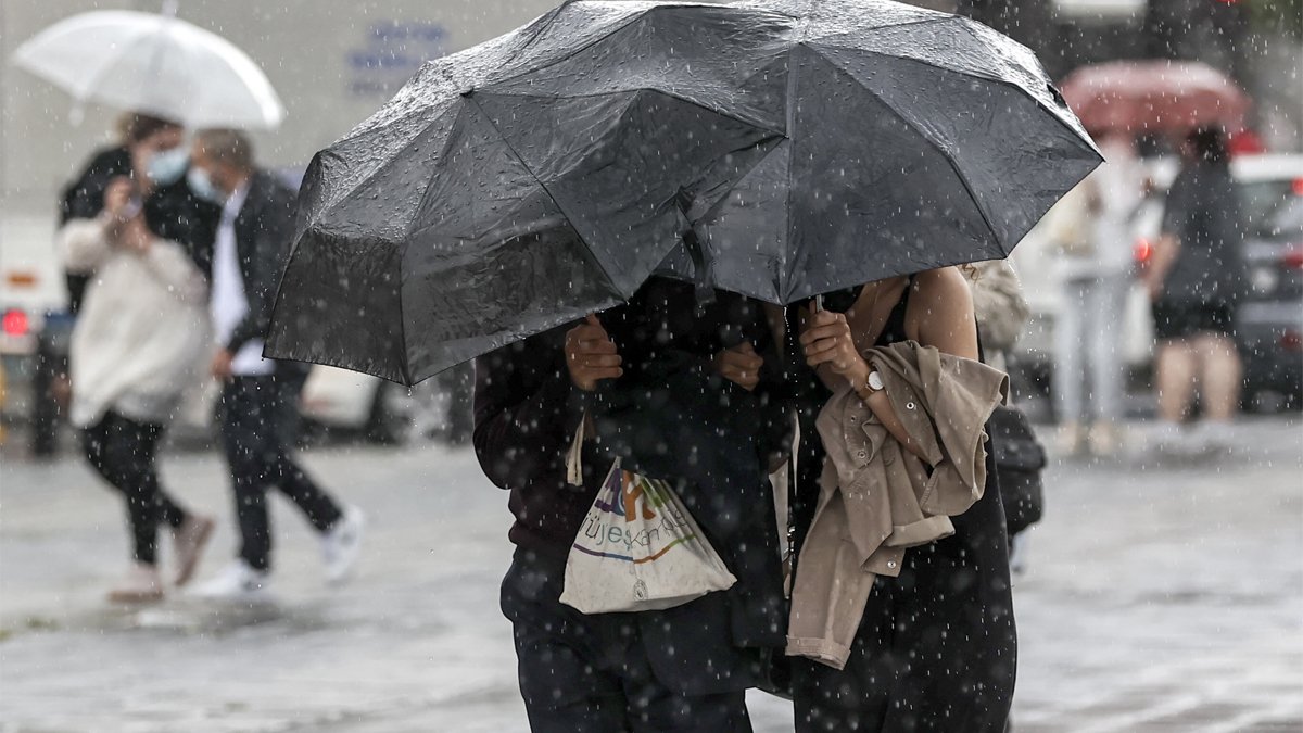 Meteoroloji il il uyardı: Ne fırtına bitecek ne sağanak