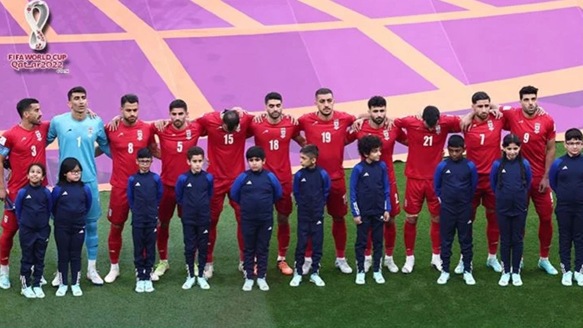 Dünya Kupası'na damga vuran protesto: İran takımı milli marşı okumadı