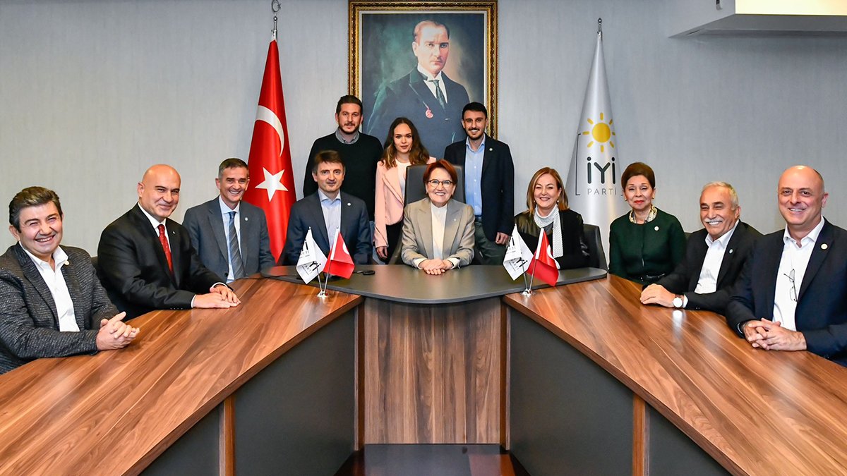 Akşener'den Erdoğan'ın 'yanındakileri gözden geçir' sözlerine fotoğraflı yanıt