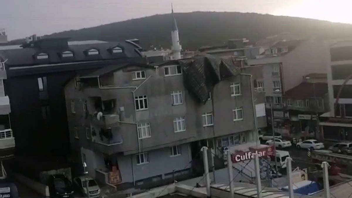 Fırtına hayatı felç etti! Kendilerini sokağa attılar