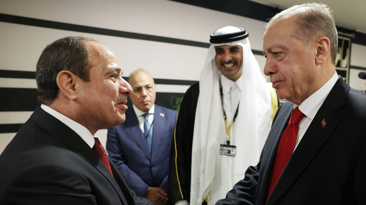 Yıllar sonra gelen el sıkışma eski söylemleri akıllara getirdi: Politika değişti tweetler yadigar kaldı