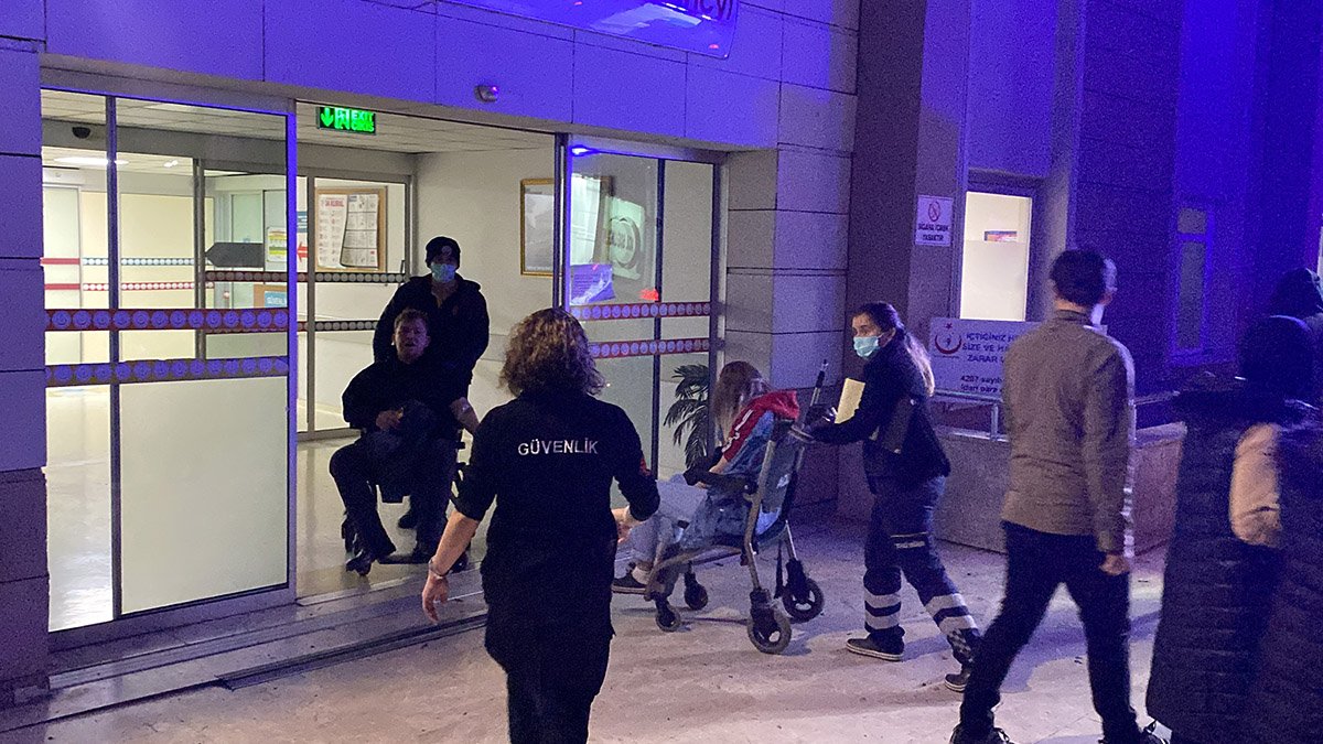 Kocaeli’de tekstil fabrikasında çalışan 94 işçi yedikleri yemek sonrası zehirlenme şüphesiyle hastaneye kaldırıldı