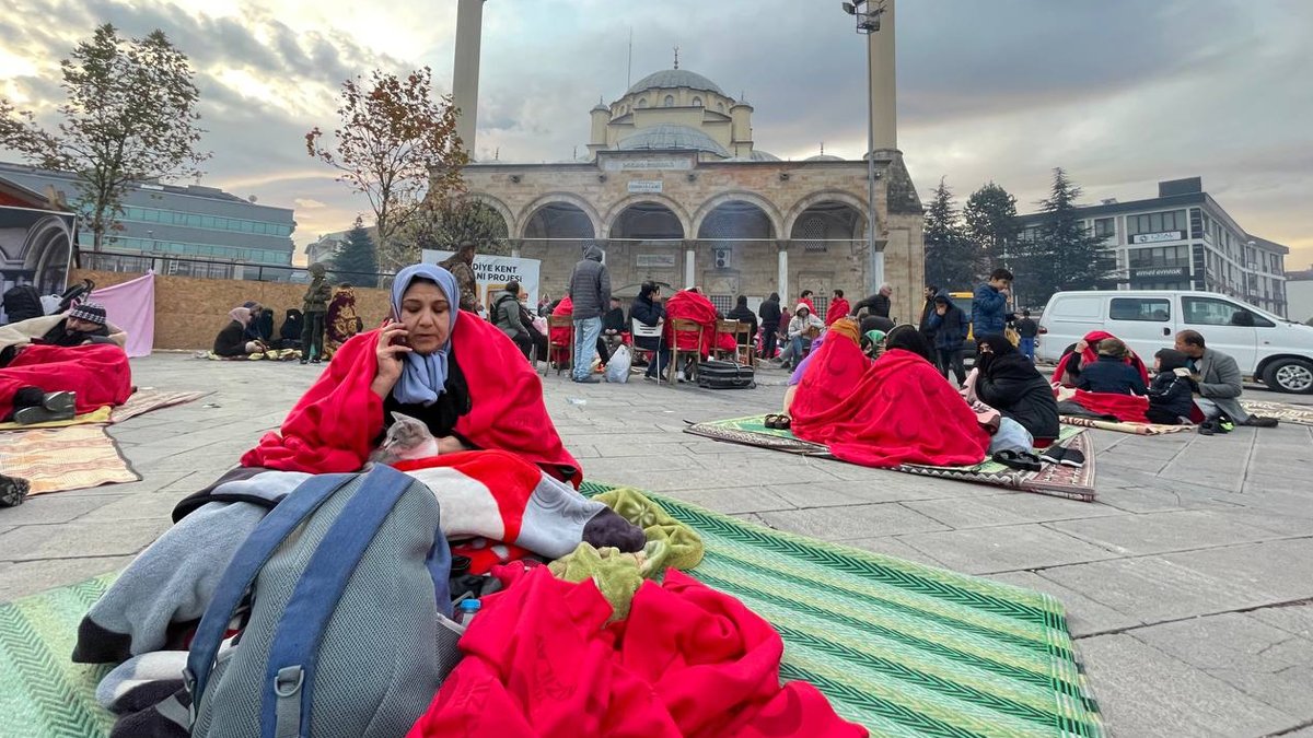 Deprem bölgesinde 'pes' dedirten olay: Fırsatçılar yine sahnede!