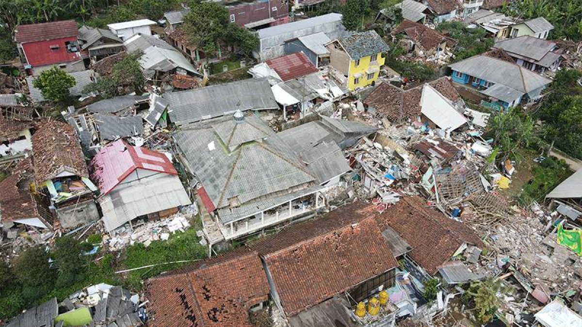 Endonezya'daki depremde ölü sayısı 268'e yükseldi