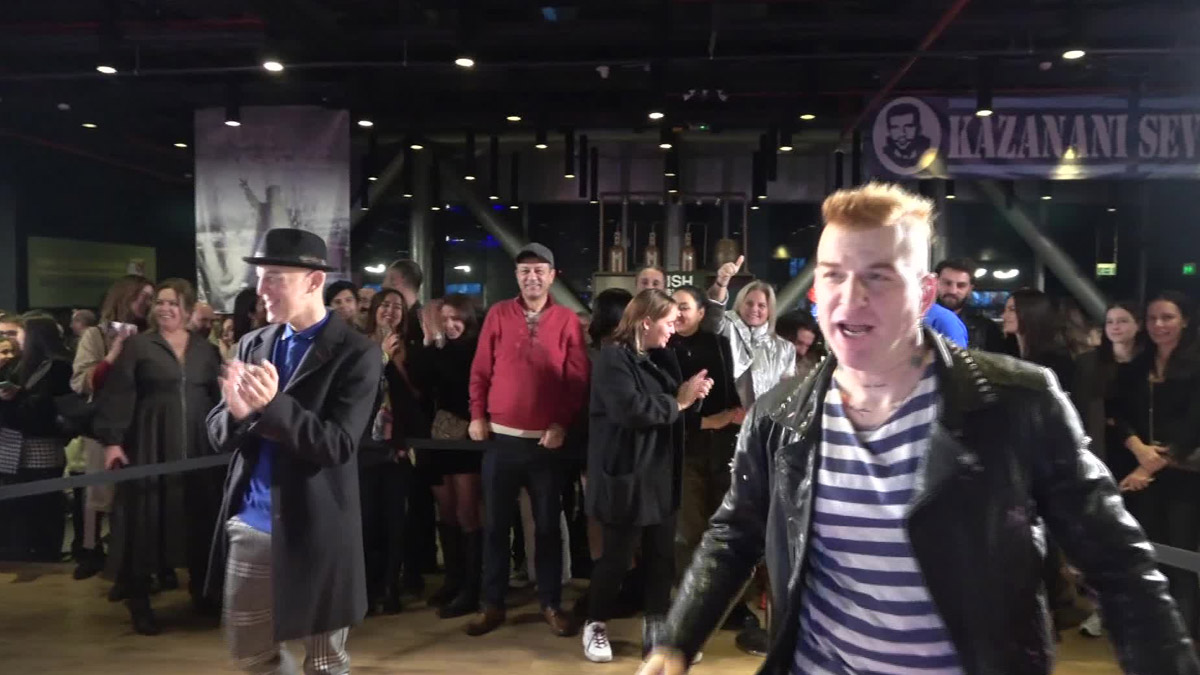 Ünlüler Gökhan Özoğuz'un başrol oynadığı Kendi Yolumda filminin galasına akın etti: Çok güzel olacak