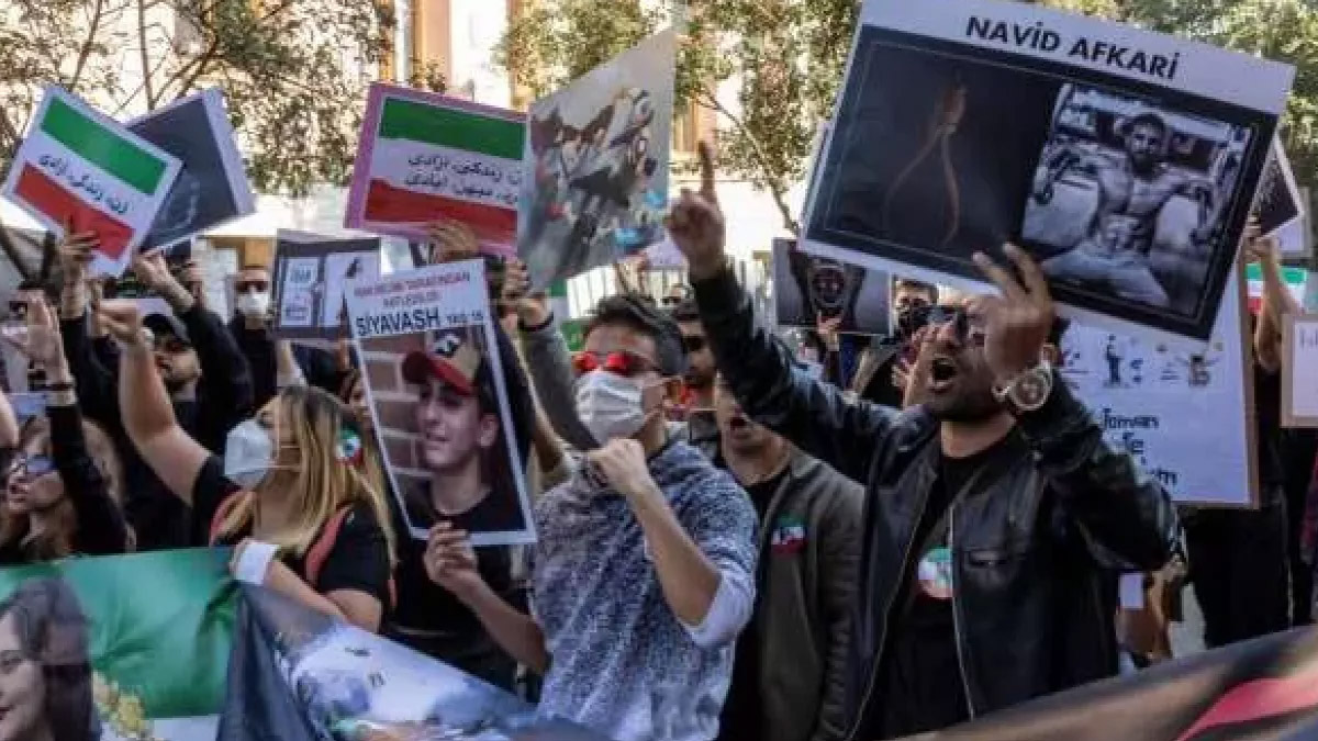 İran'da öğrencilerin keyfi  tutuklanması ve okuldan uzaklaştırılmasına büyük tepki