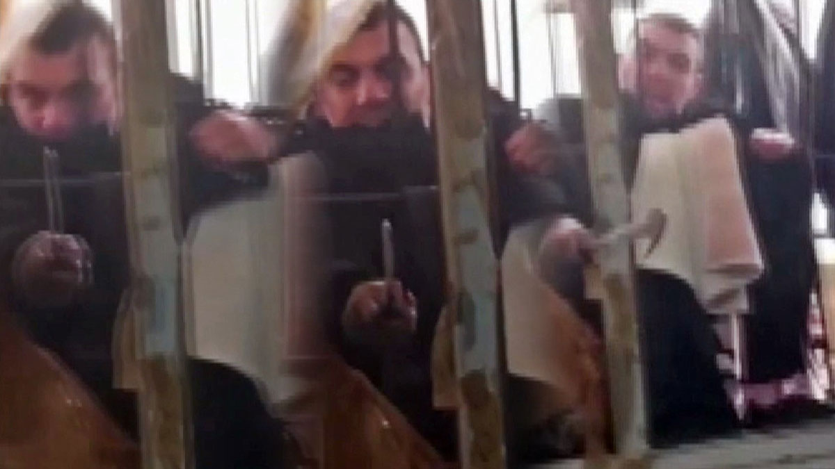 Kız arkadaşıyla evlenmesine izin vermeyen ailenin evine nacakla saldırdı