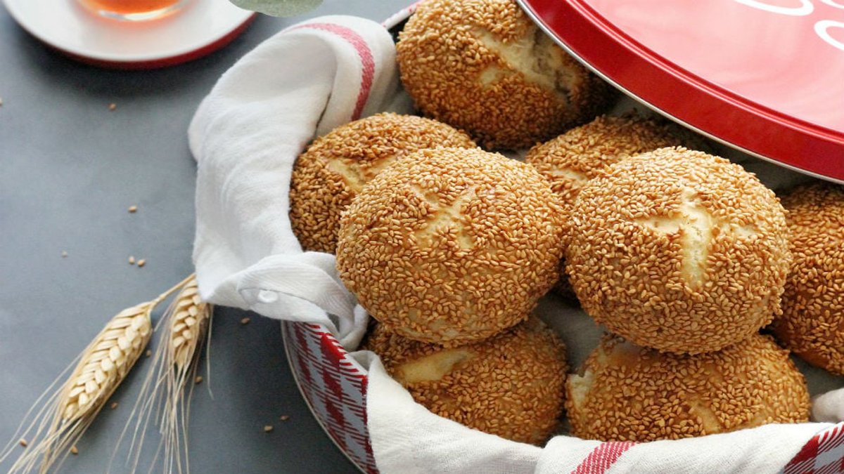 Çayın yanına en çok o yakışıyor! Simit ve poğaçadan vaz geçemeyenlere ikisi bir arada tarif: Simit poğaça tarifi
