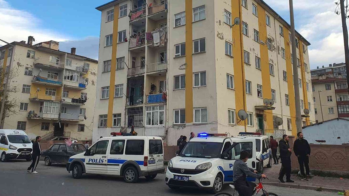 Tartıştığı komşularına silahla saldırdı: 3 yaralı