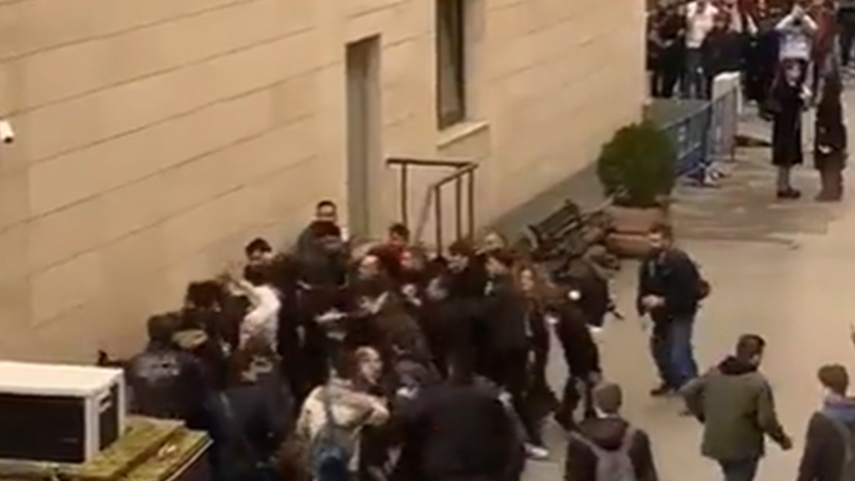 İstanbul Üniversitesi'nde karşıt görüşlü öğrenciler arasında kavga: 20 kişi 6 kişiye saldırdı