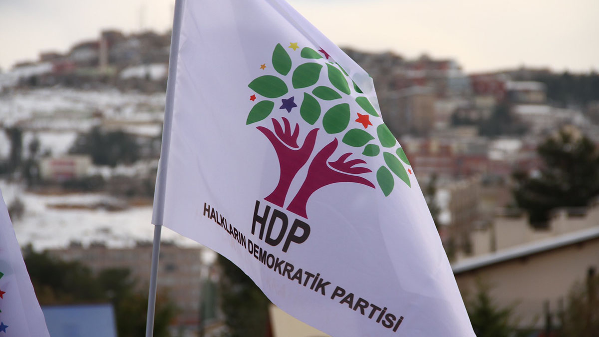 HDP, kapatmaya ilişkin 15 klasörden oluşan ek savunmayı AYM’ye teslim etti
