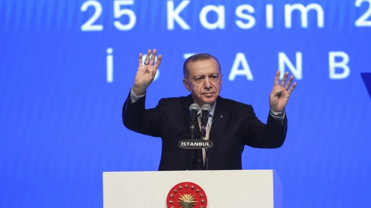 Erdoğan 25 Kasım etkinliğinde oy istedi: Yavrumuzun kanını sandıkta da bırakmayalım