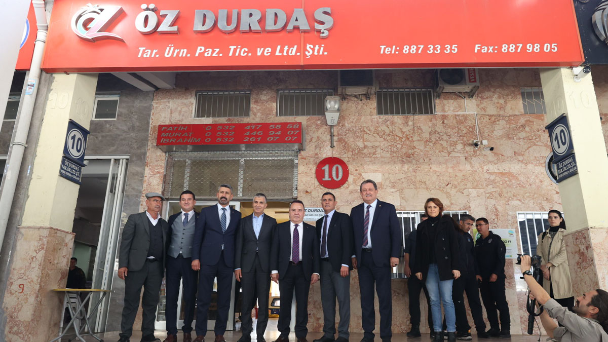 Kumluca Toptancı Halleri sezonu açtı