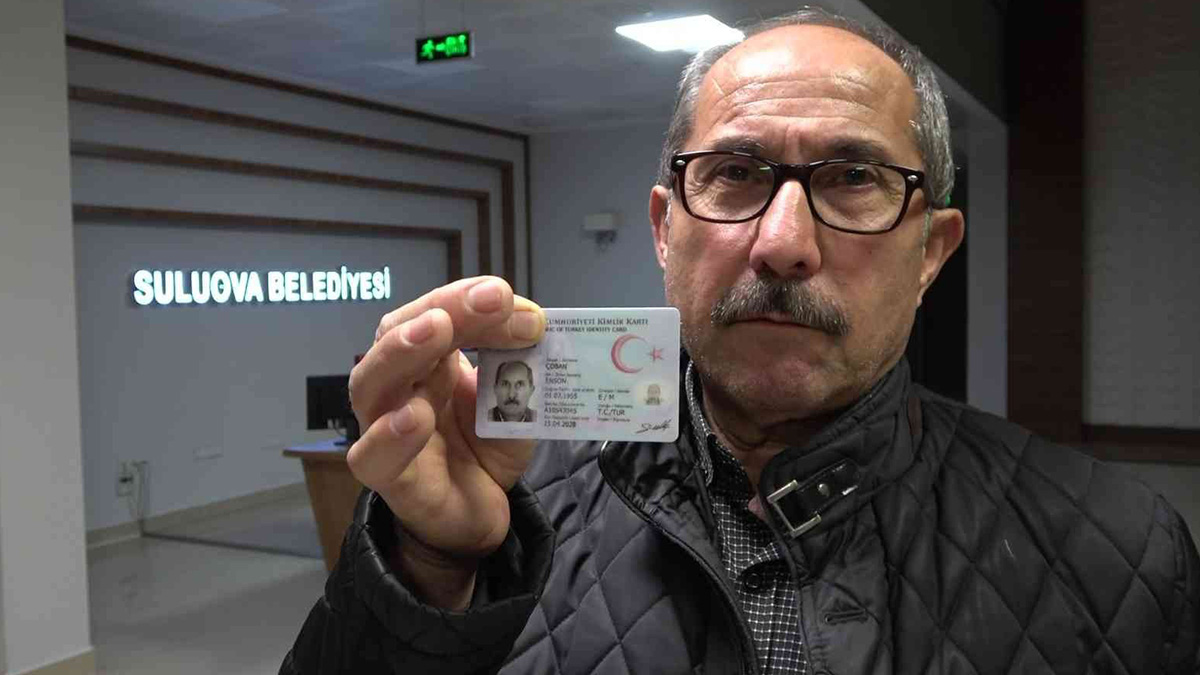 İsmini duyanlar inanmıyor: Kanıtlamak için kimliğini gösteriyor