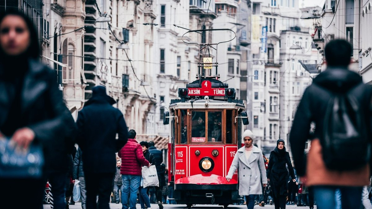 CHP'den İstiklal Caddesi'ndeki kısıtlamalara tepki: İstiklal'i kapatma, sınırları kapat