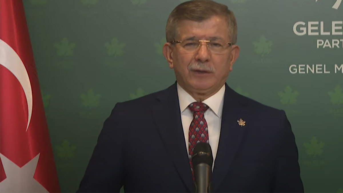 Davutoğlu'ndan Erdoğan'a tavsiye: Soylu kamburundan Bahçeli vesayetinden kurtul