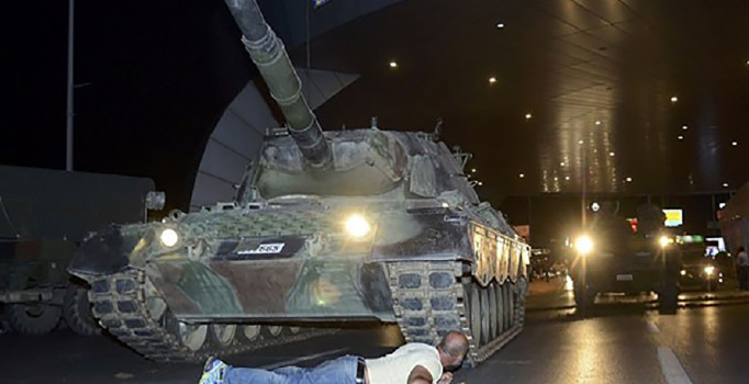 Konya'da darbe girişiminde bulunan bazı asker ve polislere gözaltı