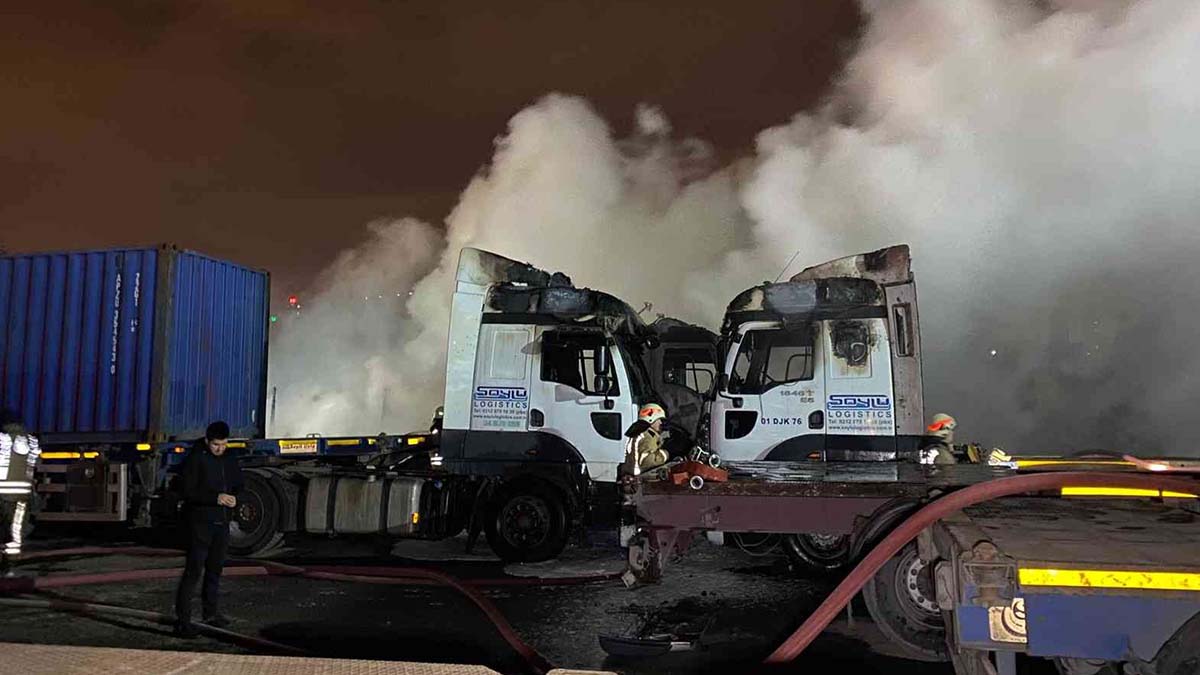 İstanbul'da korkutan yangın: 4 TIR kullanılmaz hale geldi