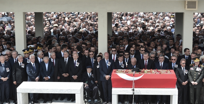 Süleyman Demirel'i 
devletin zirvesi uğurladı
