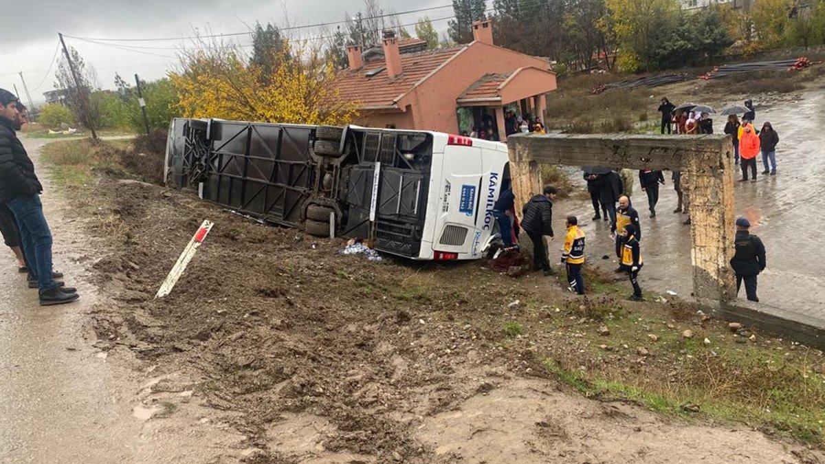 Yolcu otobüsü devrildi: Çok sayıda yaralı