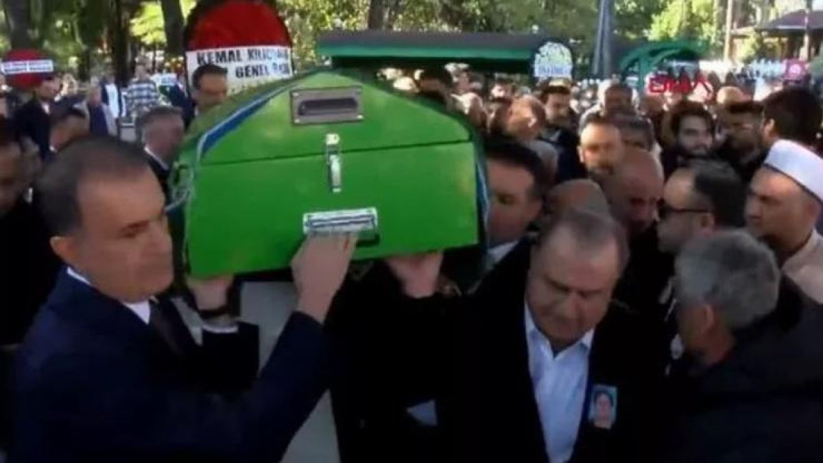 Fatih Terim’in annesi Nuriye Terim son yolculuğuna uğurlandı