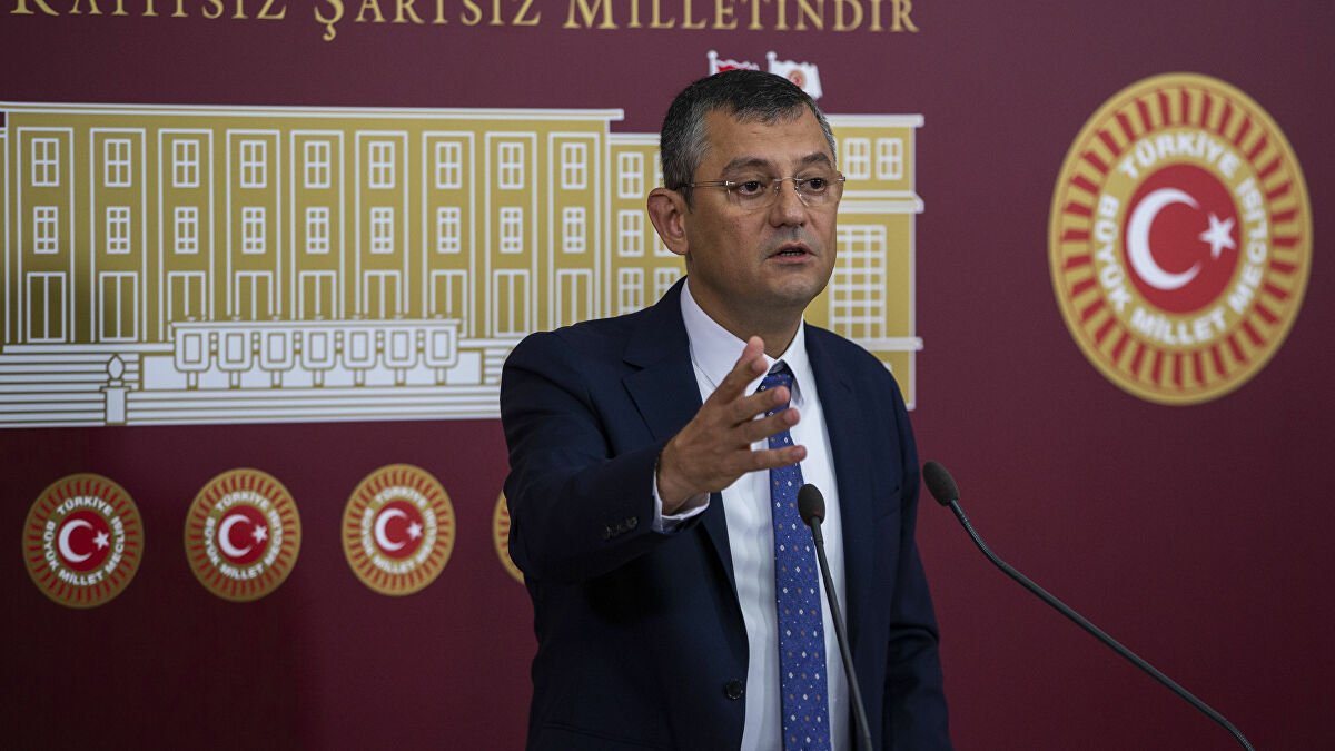 CHP'li Özel'den Bakan Soylu'ya 'terörist' tepkisi: Operasyon niyetindeysen Lahey Büyükelçiliği'ne uğra