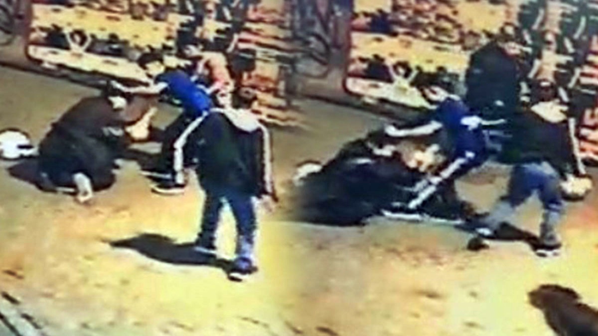 Bu şehirde güvenle dolaşmak mümkün değil: Aile çetesi, para vermeyen arkadaş grubunu bıçakladı