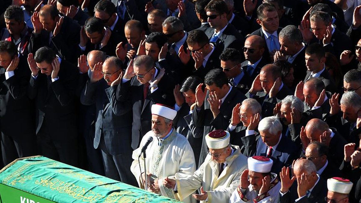 Ölümüyle Türkiye’yi yasa boğmuştu! Büyük sanatçıya ölmeden önce bakın ne imzalatmışlar: Duyan şoke oldu