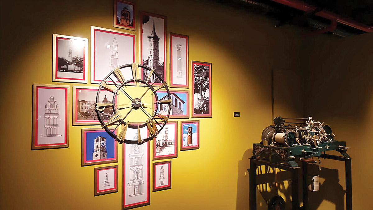 Üç keyifli eser iki öğretici sergi