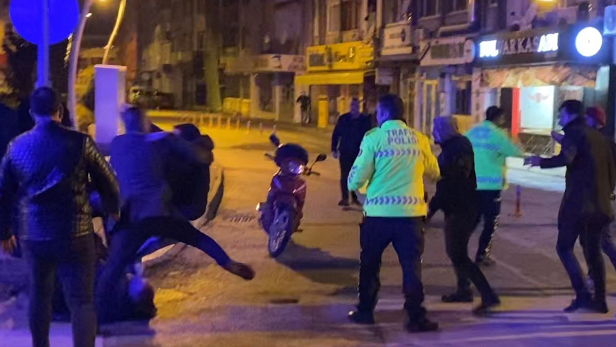 Kaza sonrası tekme ve yumruklar havada uçuştu: Ambulanstan kavgaya