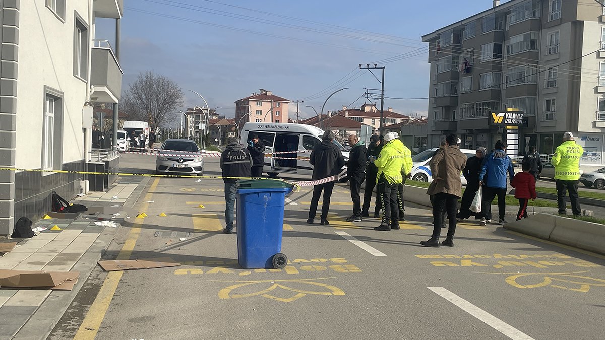 Yanındaki kadını vurdu, aynı silahla intihar etti