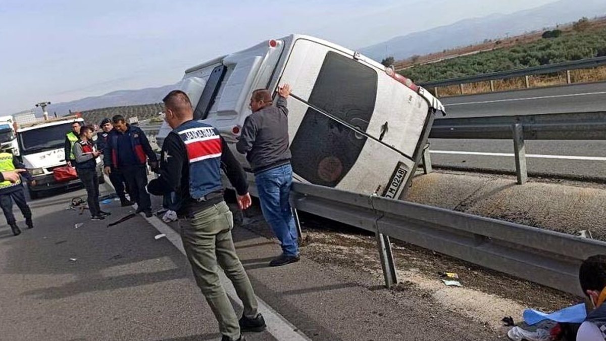Osmaniyespor taraftarlarını taşıyan minibüs kaza yaptı: 1 ölü 10 yaralı