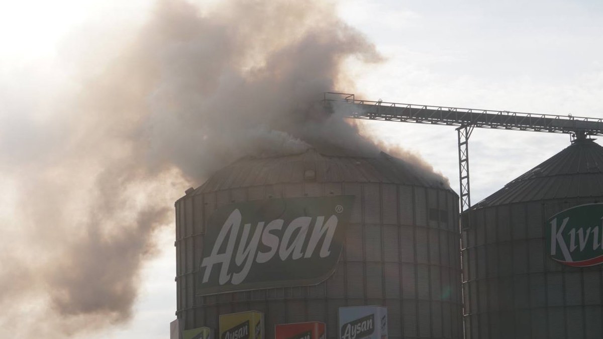 Yağ fabrikasında korkutan alevler