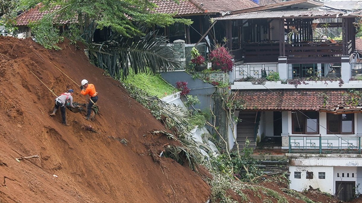 Topraktan ceset fışkırıyor! Deprem sonrası kabus bitmedi