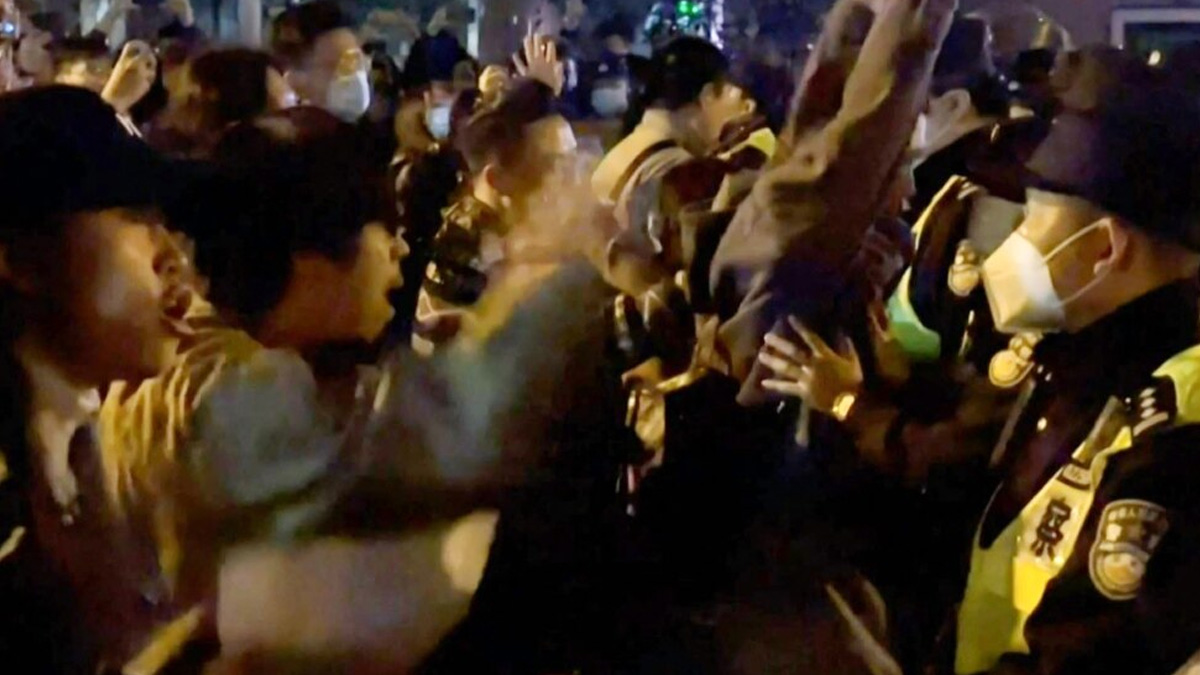 "Komünist parti istifa" sloganları: Çin'de önlemlere öfke büyüyor