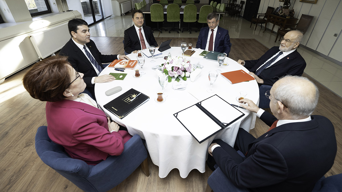 Altılı masadan ortak açıklama: Dış politika ve güvenlik konularında dar bir zümrenin ihtiyaçları önceleniyor