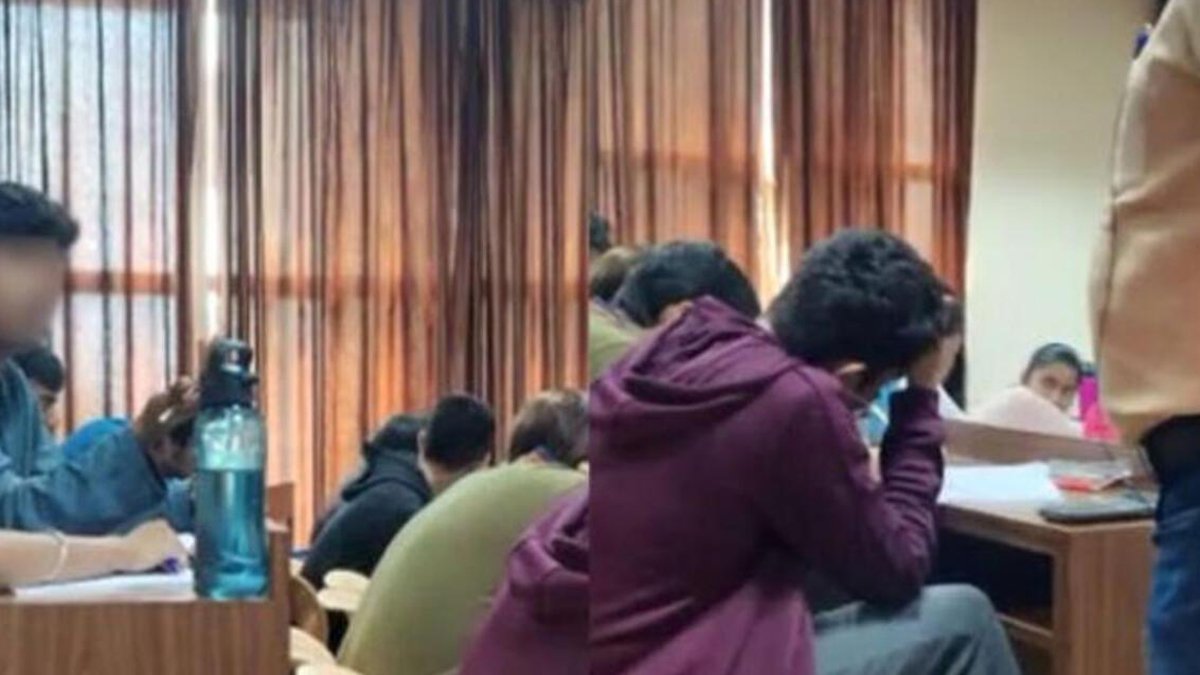 Müslüman öğrencisini teröriste benzeten profesör açığa alındı