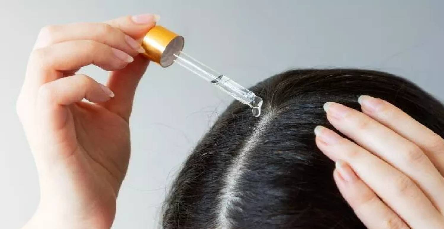 Saç dökülme derdine son! Bu yöntem ile saçlarınız daha sağlıklı uzayacak! Haftada 2 kez uygulayın farkı görün