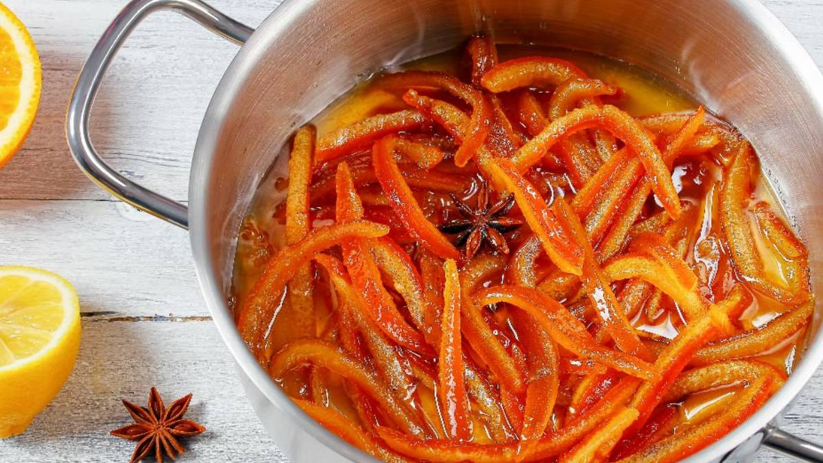 Portakal kabuğunu sakın çöpe atmayın! Ayağınıza sürün mucizevi etkisine şahit olun! 40 yıl düşünseniz aklınıza gelmeyecek yöntem