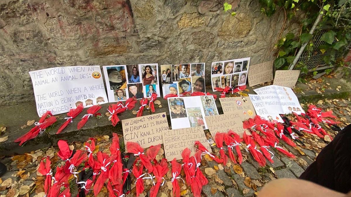 Çin Konsolosluğu önünde eylem yapan Uygurlara polisten kanunsuz tehdit: Sizi sınır dışı edeceğiz