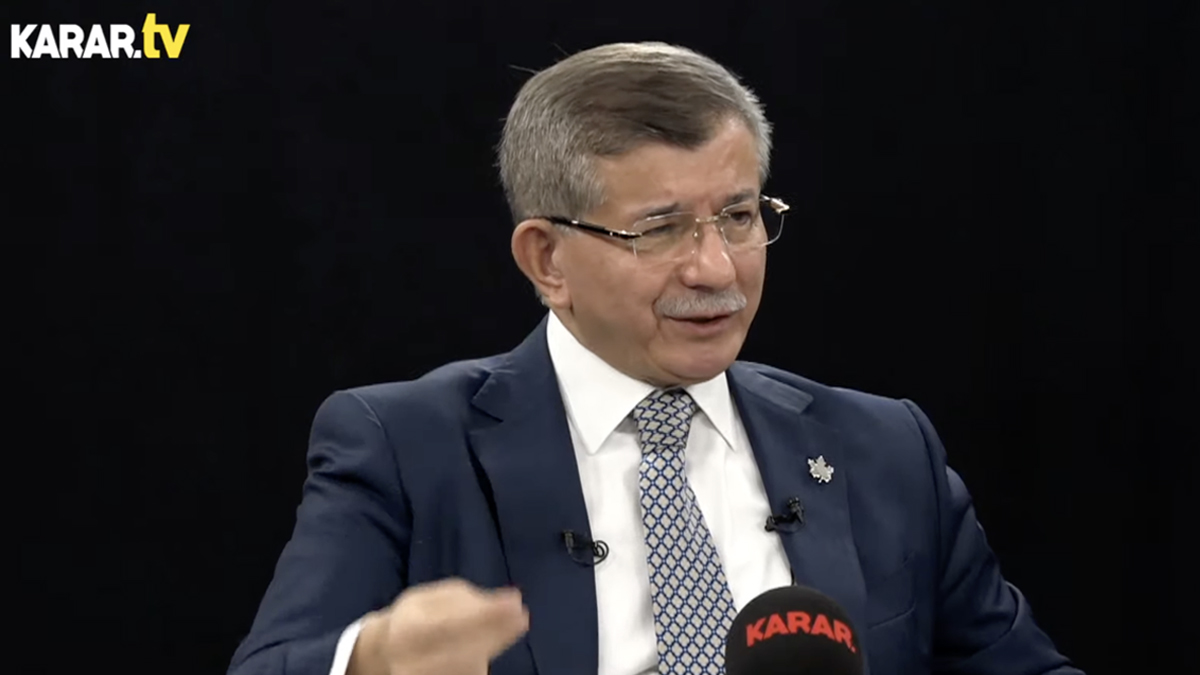 Davutoğlu: Başörtüsünü referanduma götürmek toplumsal barışa vurulacak en büyük darbedir