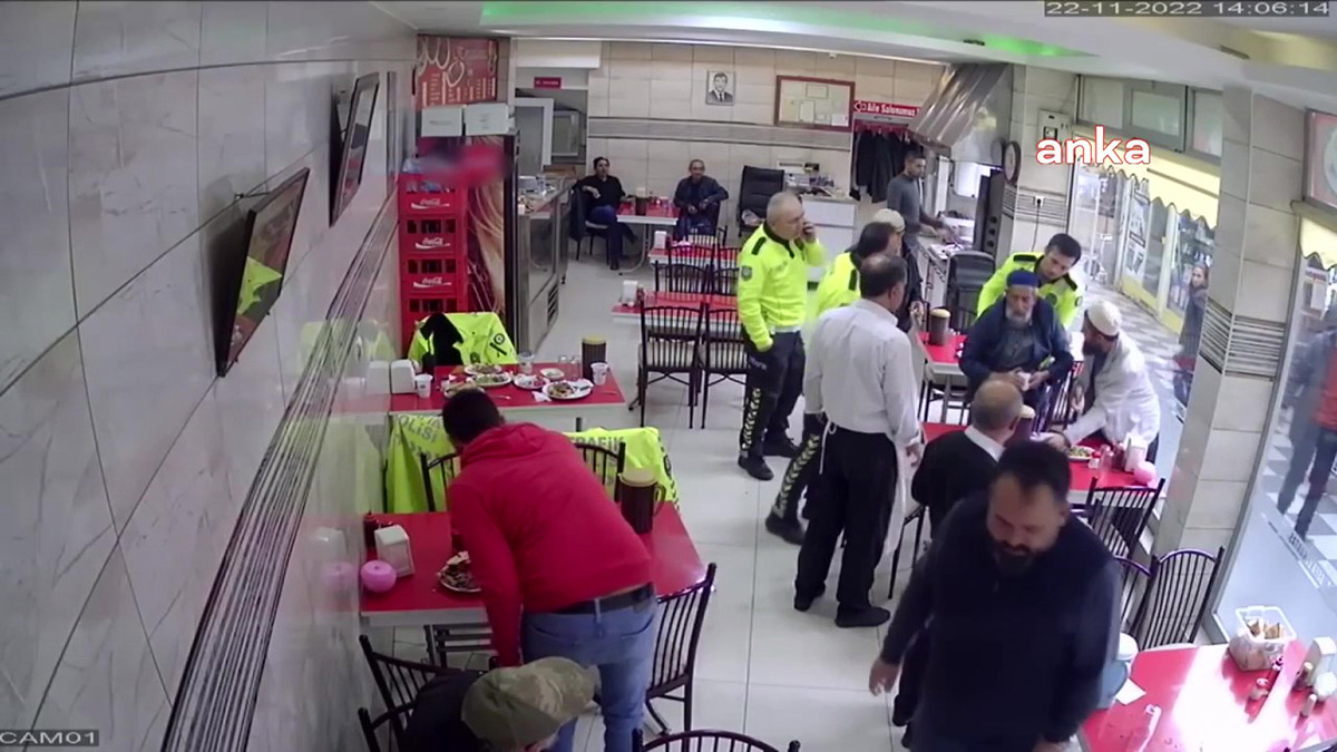 Nefes borusuna yiyecek kaçan yaşlı adamı polis kurtardı