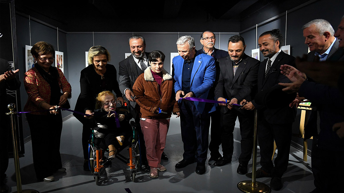 Mansur Yavaş, 3 Aralık Dünya Engelliler Günü için düzenlenen sergiye katıldı