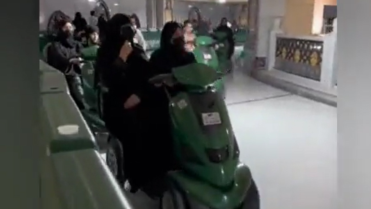 Mescid-i Haram'da tartışma yaratan görüntü: Elektrikli araçlarla dini vecibe