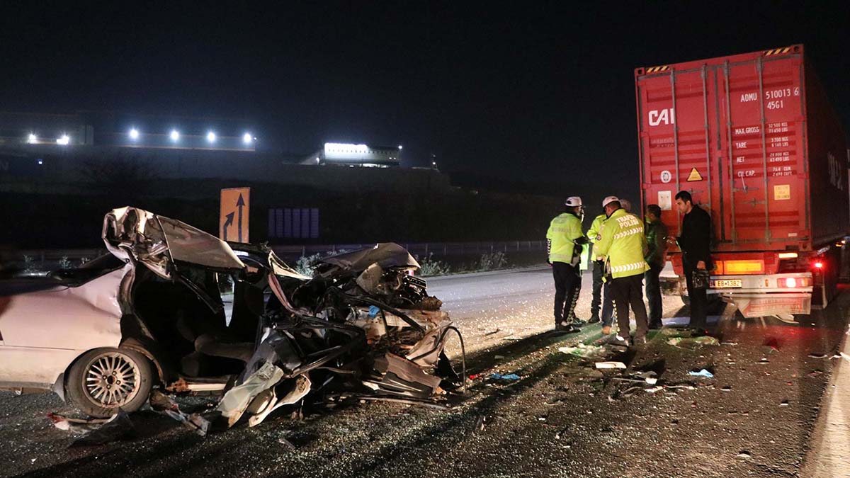 Gaziantep- Şanlıurfa otoyolunda feci kaza: 2 ölü,  2'si ağır 5 yaralı