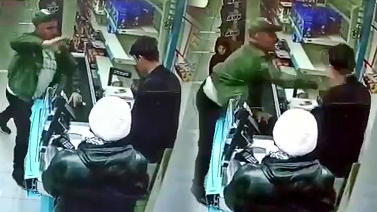 Telefonunu markette kaybeden zorba adam, kasiyere saldırdı