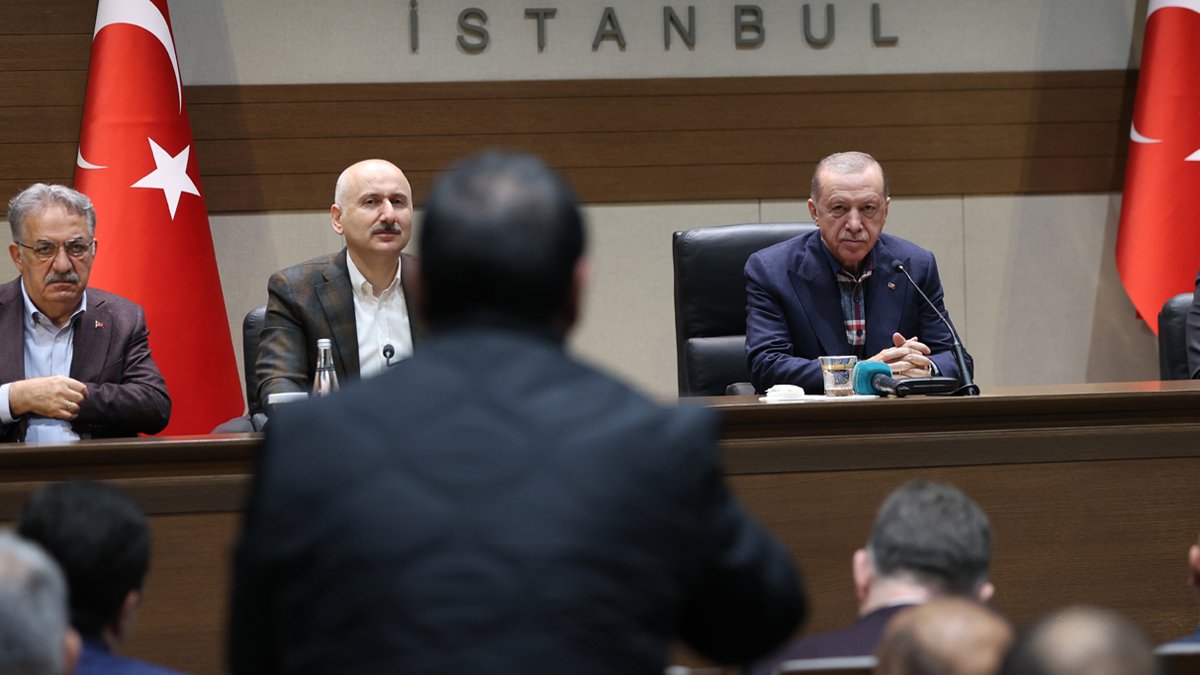 Cumhurbaşkanı Erdoğan, İstanbul'da minibüs odaları başkanları ve şoförleriyle bir araya geldi