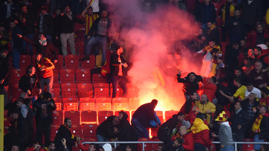 Göztepe-Altay derbisinde işaret fişeğiyle yaralanmıştı! Mehmet Çakır şikayetçi oldu